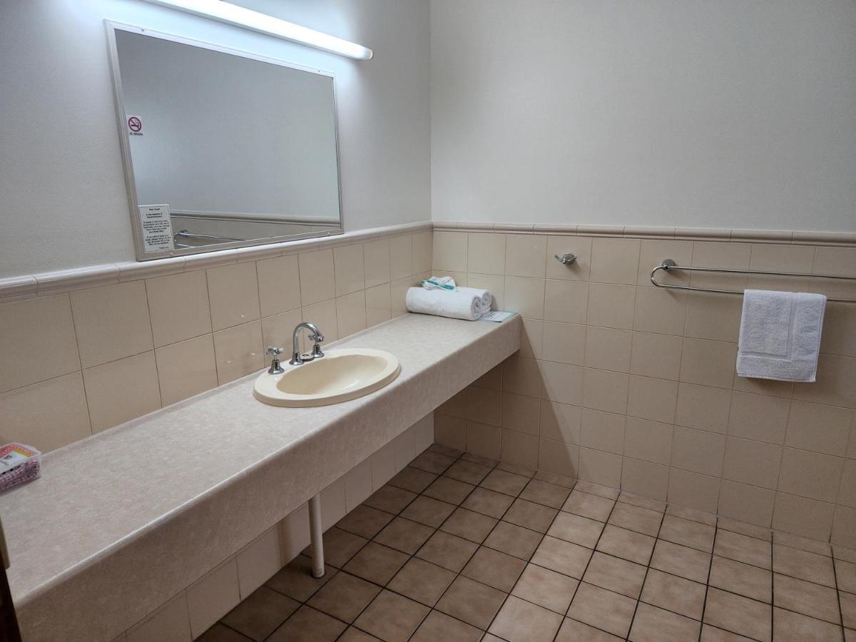 Country Roads Motor Inn Наракоорт Экстерьер фото